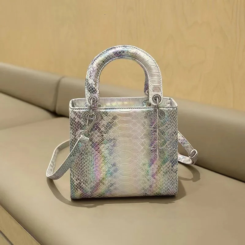 2025 New Fashionable Free Shipping Crocodile Snake Pattern Soft And Fashionable Beach Foreskin Leather Handbag Women's Designer Small Wedding Cro