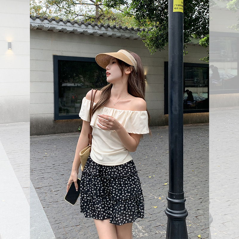 New women's top with a split back and exposed waist short sleeved design, slim fit shoulder round neck women's top designer T-shirt
