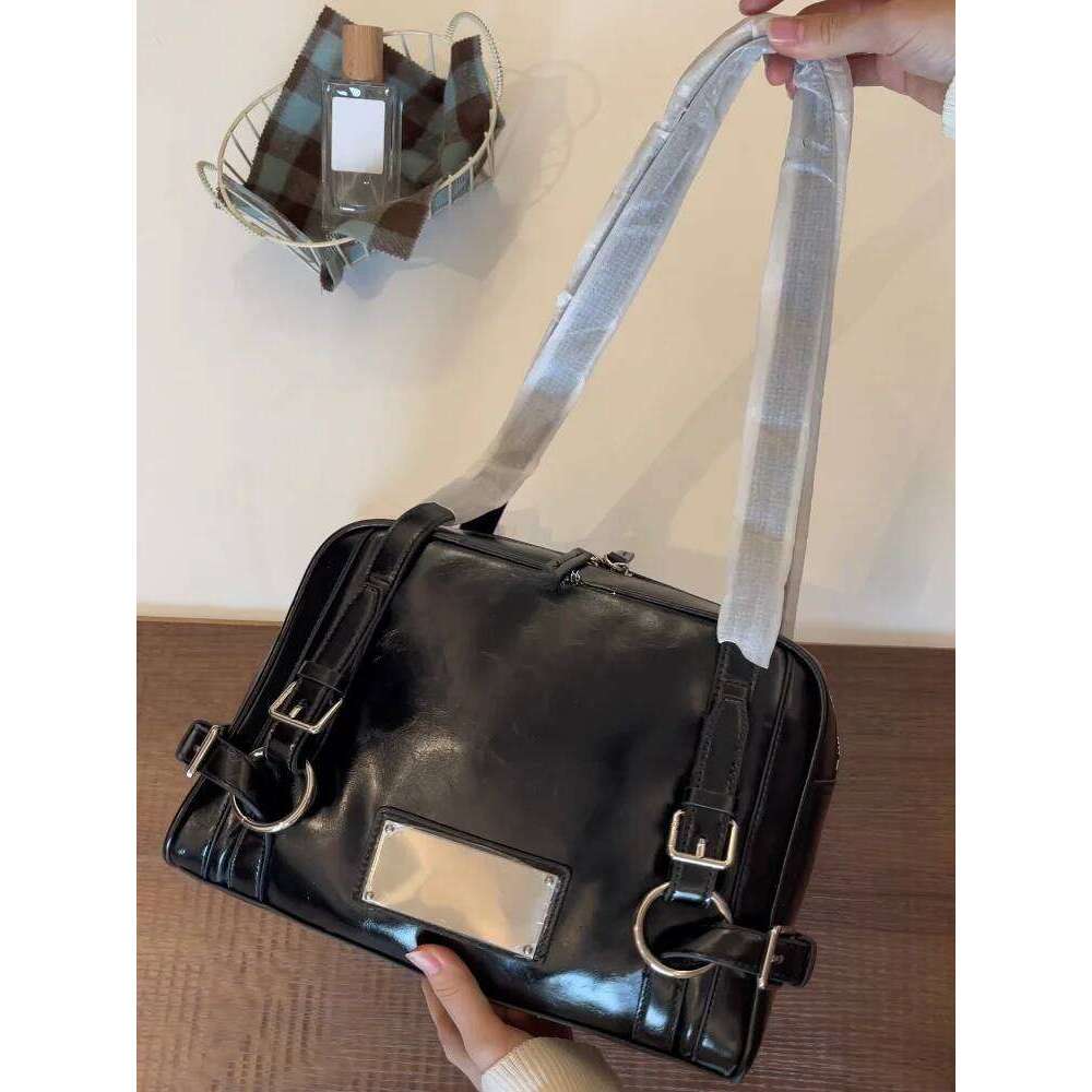 Boston Sle Metal Feeling Small Square 2025 New Sweet Cool Motorcycle Commuting Single Oulder Armpit Bag For Class