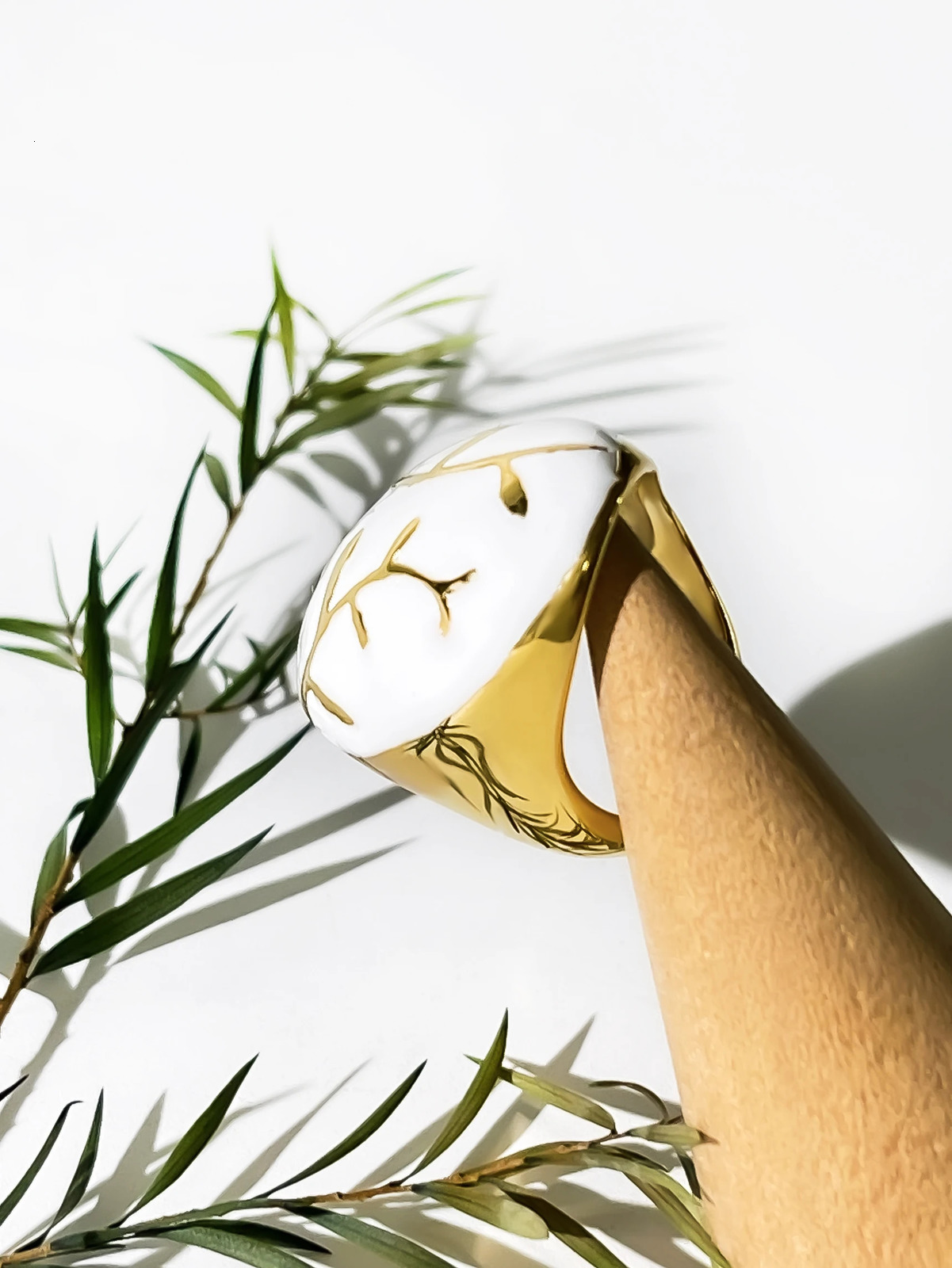 Perisbox Waterproof Stainless Steel 18K Gold Pvd Plated Oversized White Enamel Leaf Finger Ring for Lady Free Tarnish Jewelry 250708