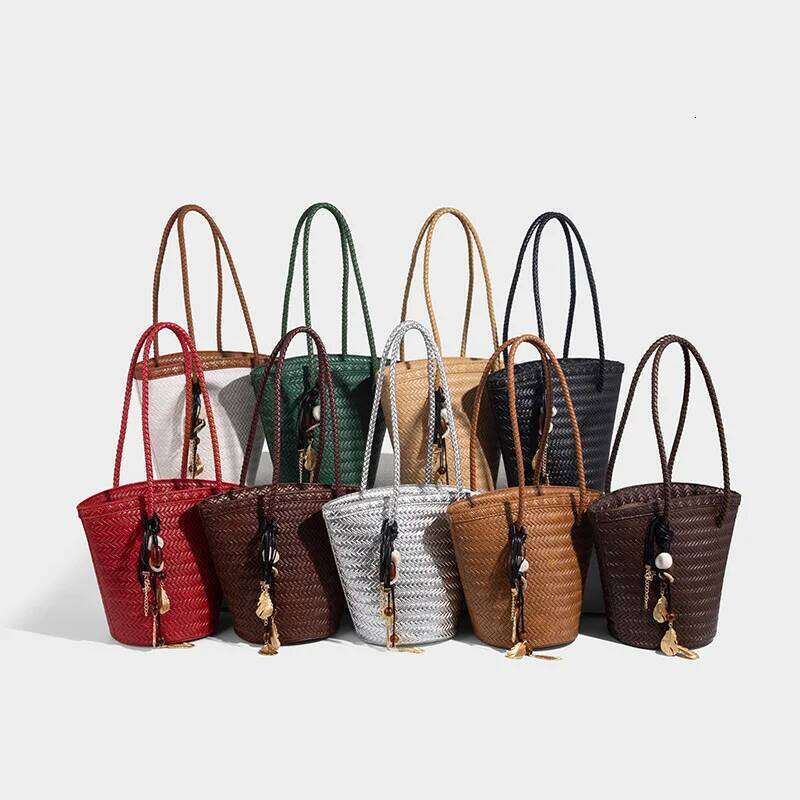 French Hand-Woven Bucket 2025 New Leather Handbag Vintage Vacation Beach Fashionable Ladies Shoulder Bag