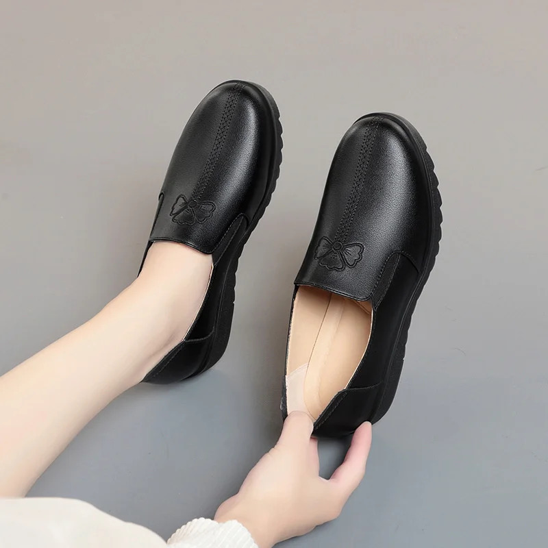 Spring Autumn Womens Round Toe Office Shoes Comfortable Soft Leather Shoes Casual Soft Bottom Outdoor Trendy Flat Shoes 250707