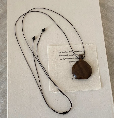 Luxury Jewelry Designer Jewelry Ins Minimalist Style Wooden Wine Pot Necklace Design Sense Long Neck Chain Vintage Versatile Sweater Chain For Women