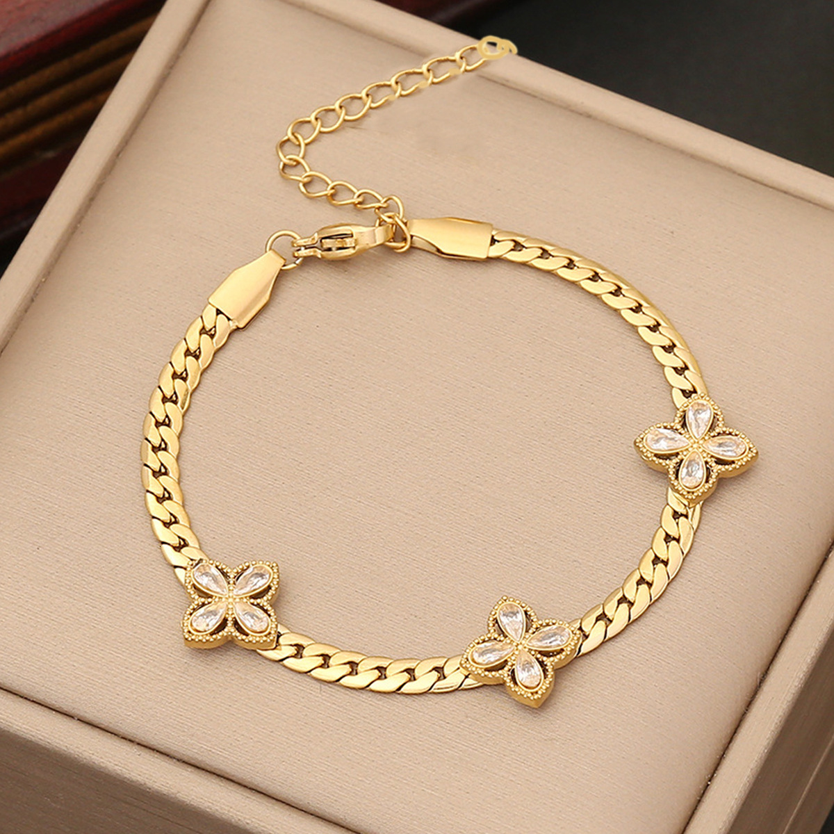 Luxury Jewelry Designer Jewelry Versatile Personality Zircon Flower Collarbone Chain Fashion Stainless Steel Necklace Set European And American New St