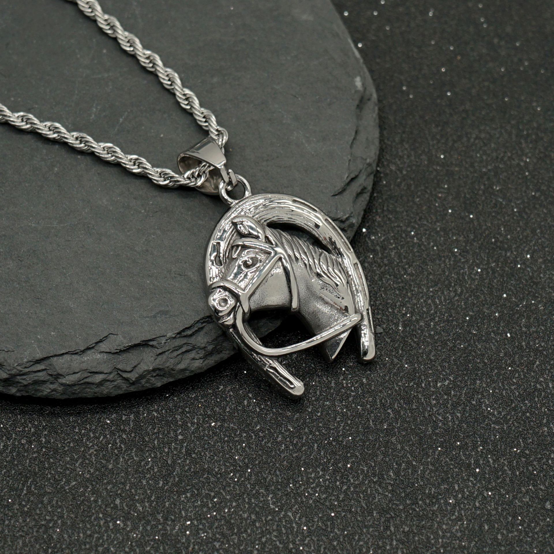 Luxury Jewelry Designer Jewelry European And American Cross-border Hip-hop New Animal Jewelry Stainless Steel U-shaped Horse Head Pendant Necklace