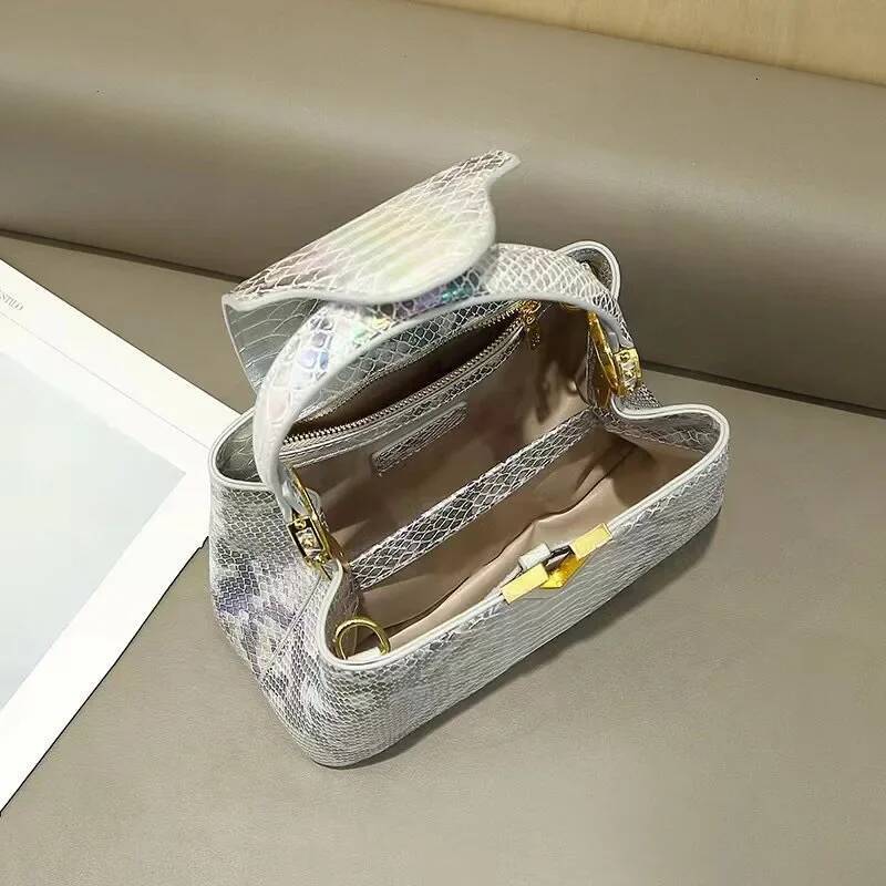 2025 New Fashionable Free Shipping Crocodile Snake Pattern Soft And Fashionable Beach Foreskin Leather Handbag Women's Designer Small Wedding Cro