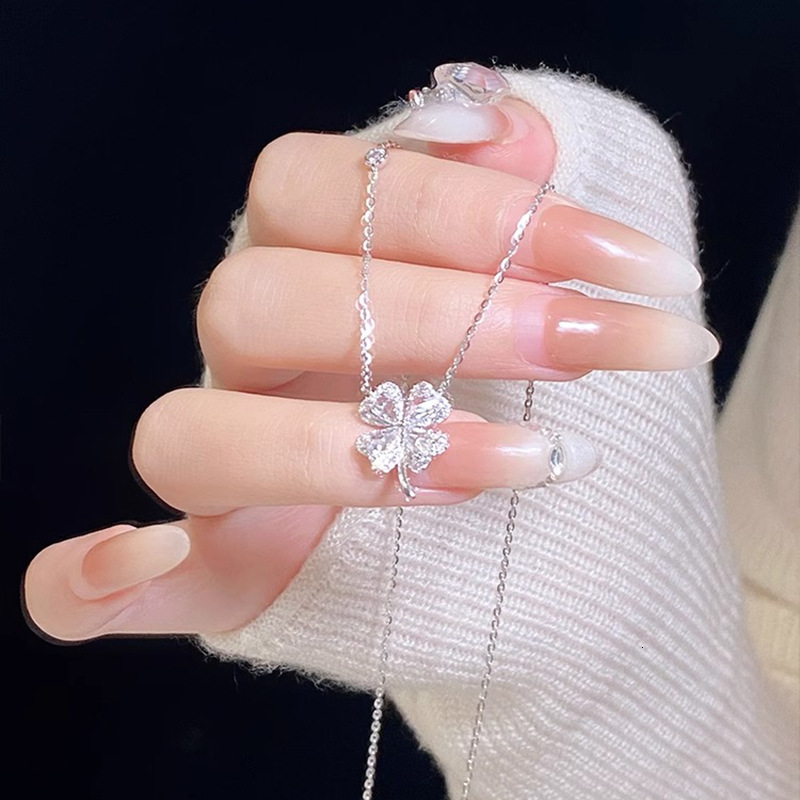 Luxury Jewelry Designer Jewelry Lucky Four-leaf Clover Necklace For Women, Light Luxury, Niche, High-end Feel, Sparkling Zircon Flower Pendant, Clavic