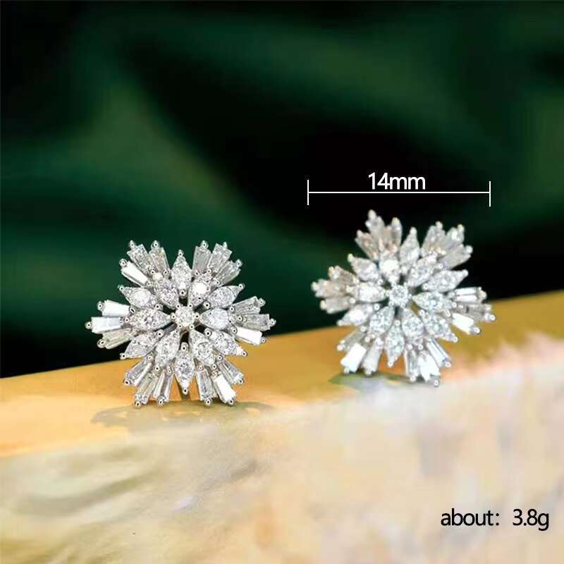 Delicate Female Big White Stone Stud Earrings Winter Cluster Snowflake Style Zircon Stone Flower Ladies Bridal Earrings