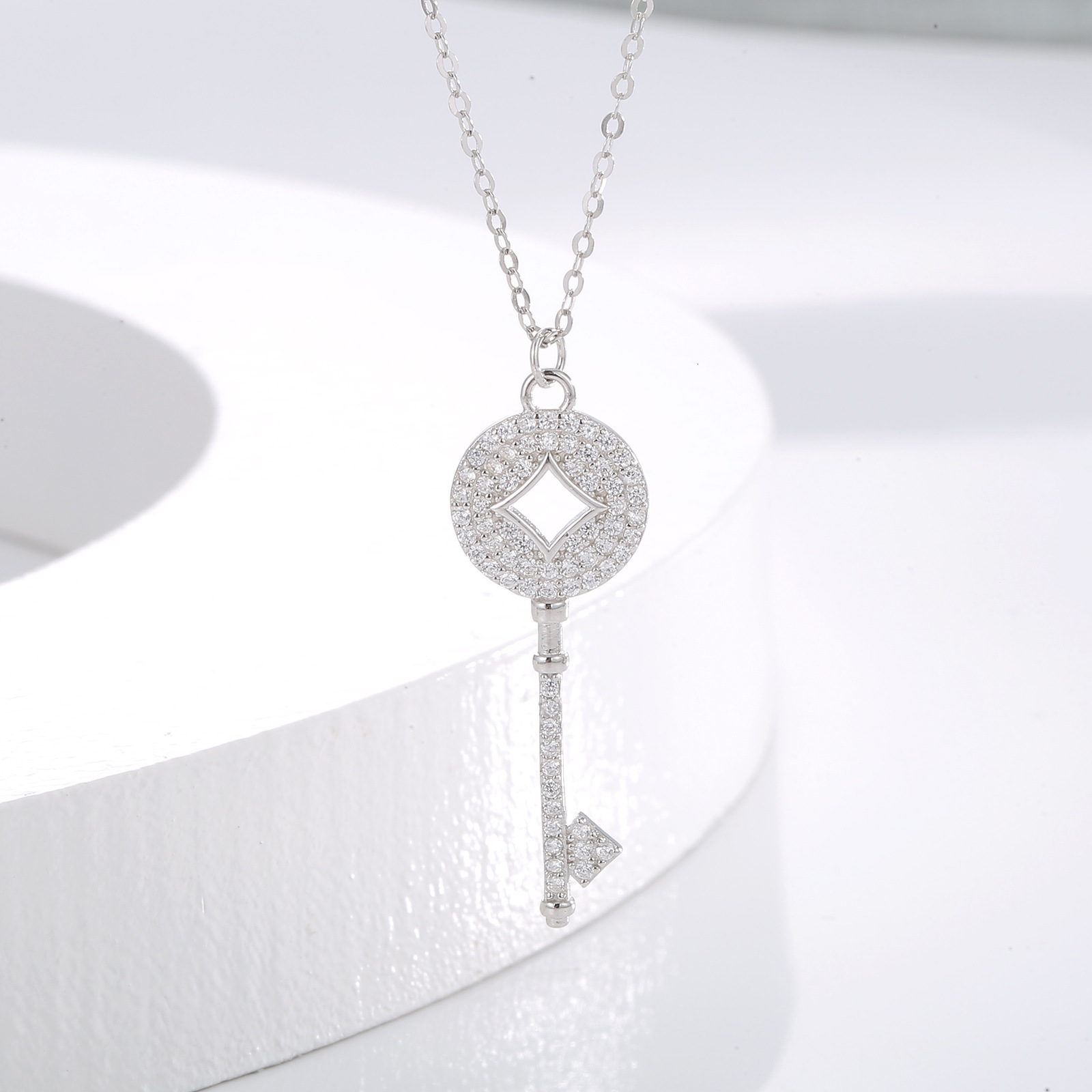 Luxury Jewelry Designer Jewelry 925 Silver Heart Key Necklace For Women, Light Luxury Niche Key Pendant, High-end Simple Zirconia Clavicle Chain