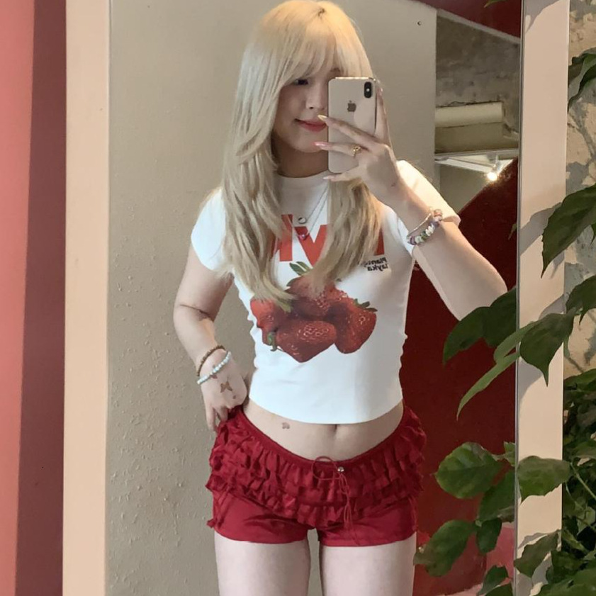 Summer new fashionable American style spicy girl pleated women's shorts, summer design sense, niche low waist slim fit pants, new designer pants