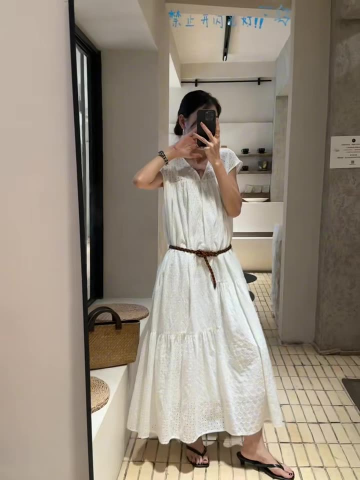 XR310 Irregular niche design hook flower hollow V-neck dress