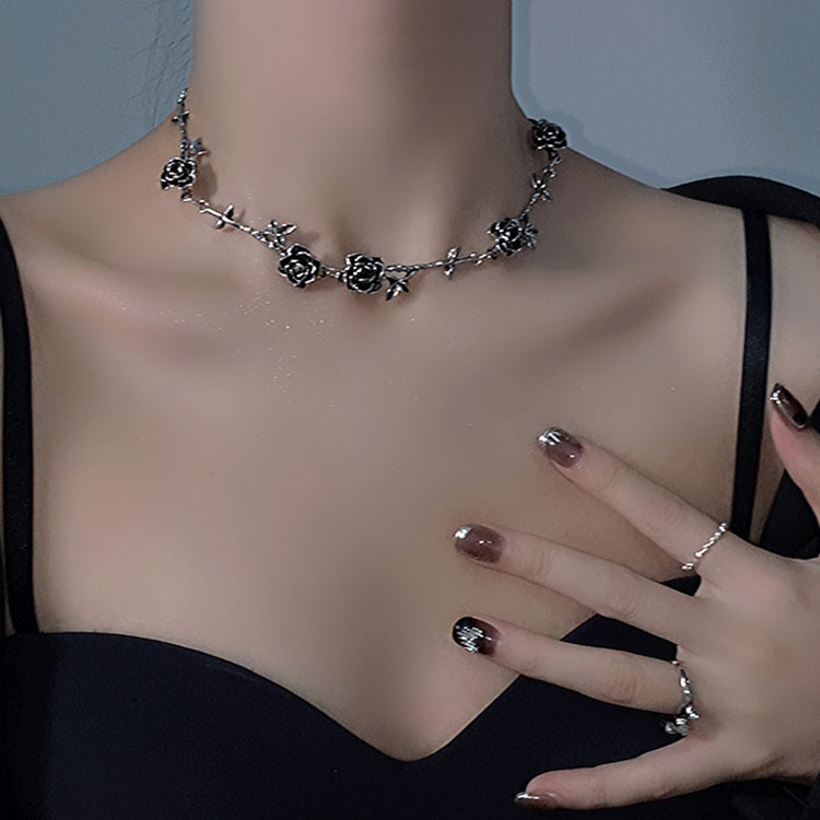 Luxury Jewelry Designer Jewelry Dark Style Thorn Rose Necklace For Women 2023 New Hot Vintage Distressed Collarbone Chain For Men Niche Hot Girl