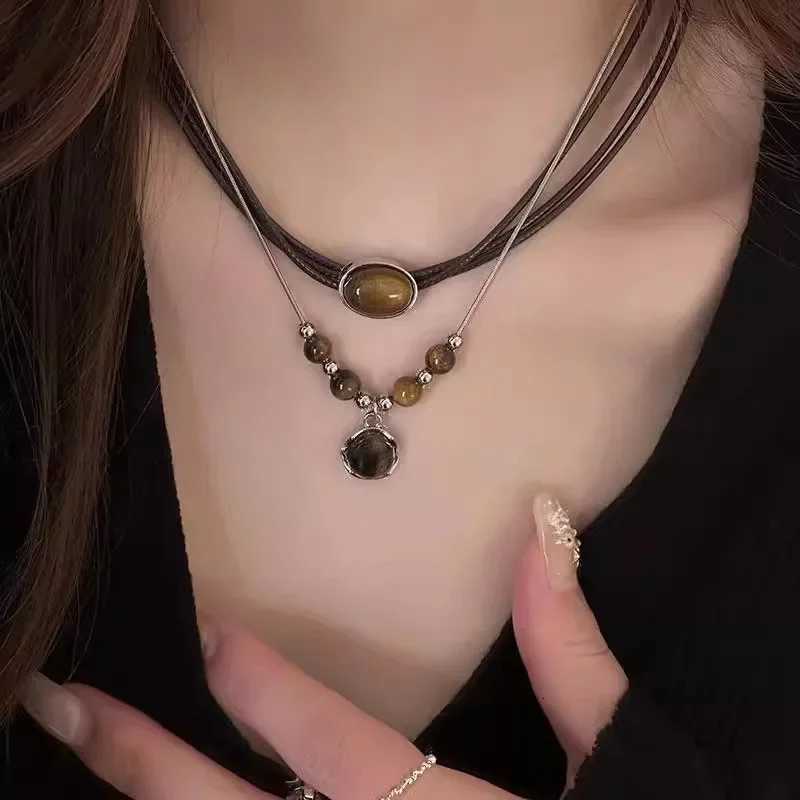 Vintage Ather Brown Stone Pendant Necklace Wens Retro Stacking Choker Tpeent Clavic Chain Hip Hop Jewelry Accory W250712