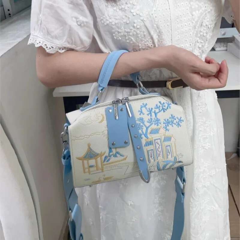 Light brand women's handbag new embroidered Boston versatile high-end lightweight single shoulder crossbody bag