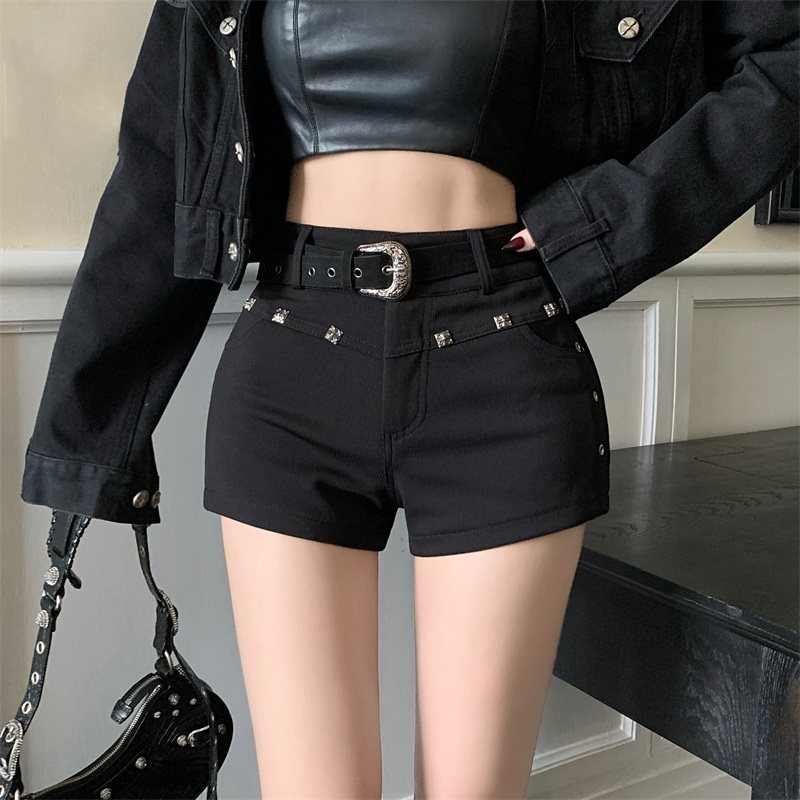 2025 Summer new women's pants black rivet casual shorts women's summer hot girl high waist slim straight leg pants tight shorts outdoor new 