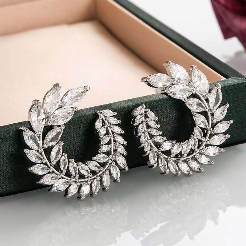Gorgeous Shiny Cubic Zirconia Stud Ground Leaf Earrings Lady Girls Leaf Silver Bling Beautiful Earrings Women