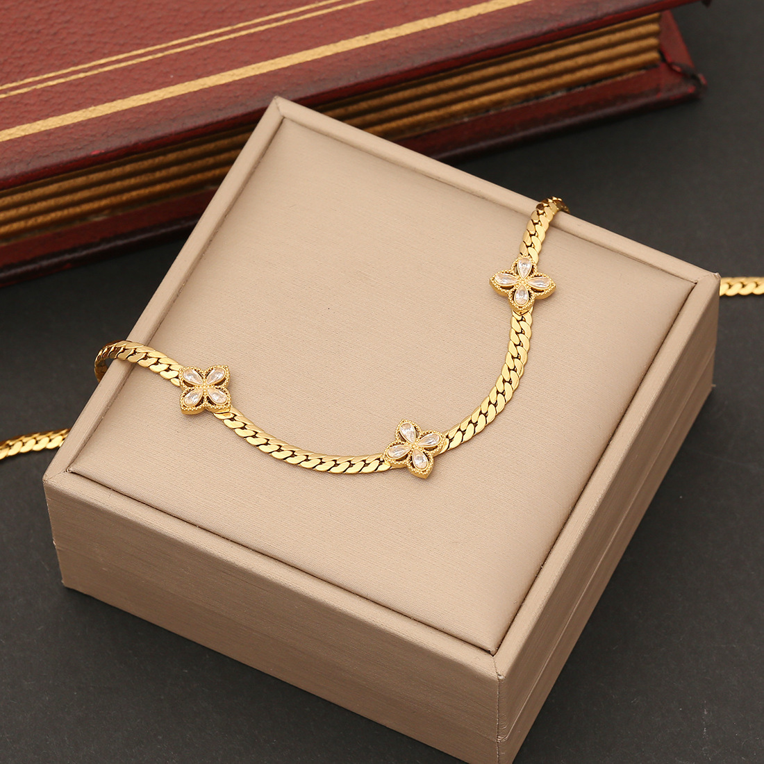 Luxury Jewelry Designer Jewelry Versatile Personality Zircon Flower Collarbone Chain Fashion Stainless Steel Necklace Set European And American New St