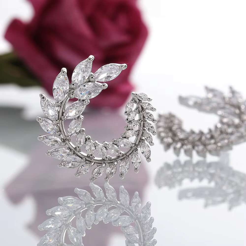 Gorgeous Shiny Cubic Zirconia Stud Ground Leaf Earrings Lady Girls Leaf Silver Bling Beautiful Earrings Women