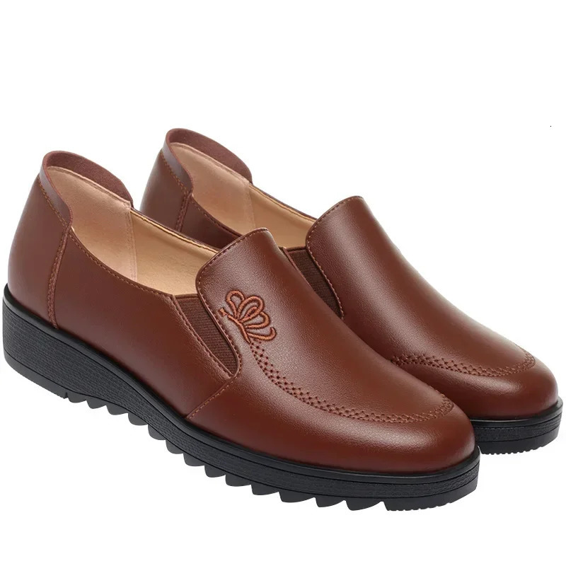 3cm Comfortable Breathable Slip on Soft Leather Loafers Spring 2025 Shallow Mouth Flats Shoes Women Driving Moccasins for Mom 250707