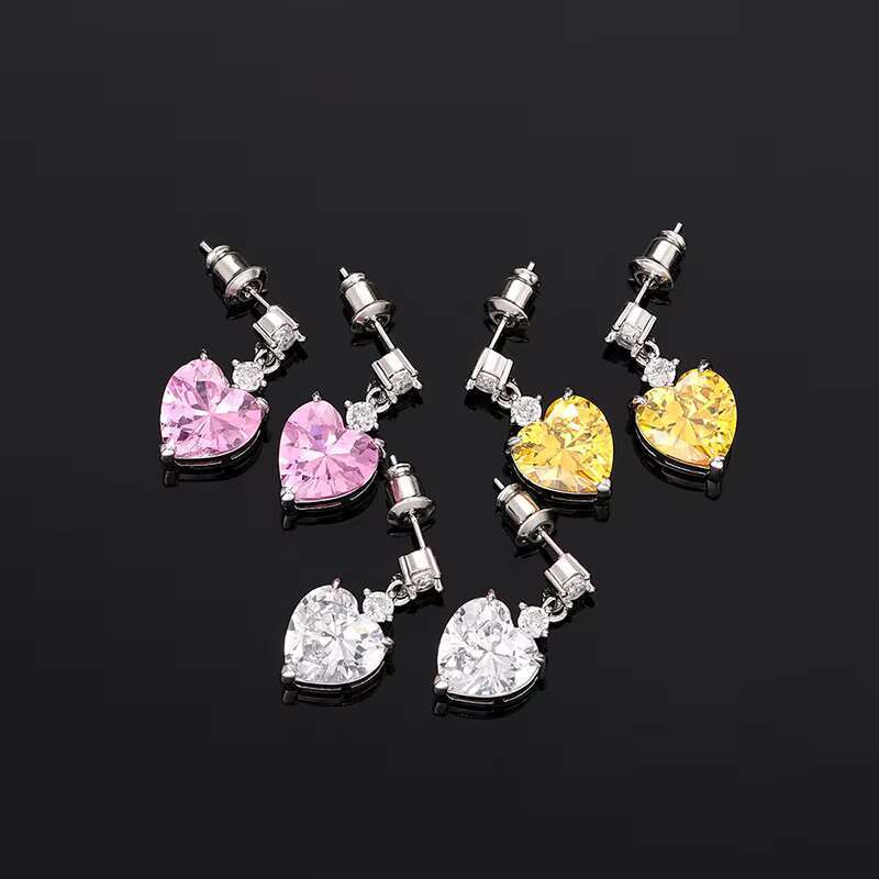 Luxury Sparkling Heart Shaped Crystal Earrings for Fashion Party Sweet Style Silver Plated Pendant Earrings for Women
