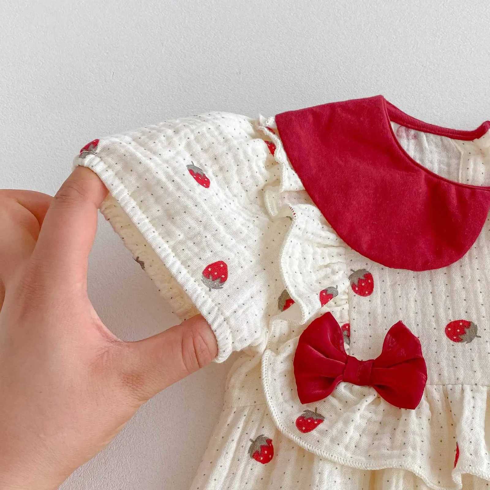 Summer Baby Girls Clothes Full Of Strawberry Print Baby Bodysuit Infant One Piece Baby Birthday Clothes Z250712