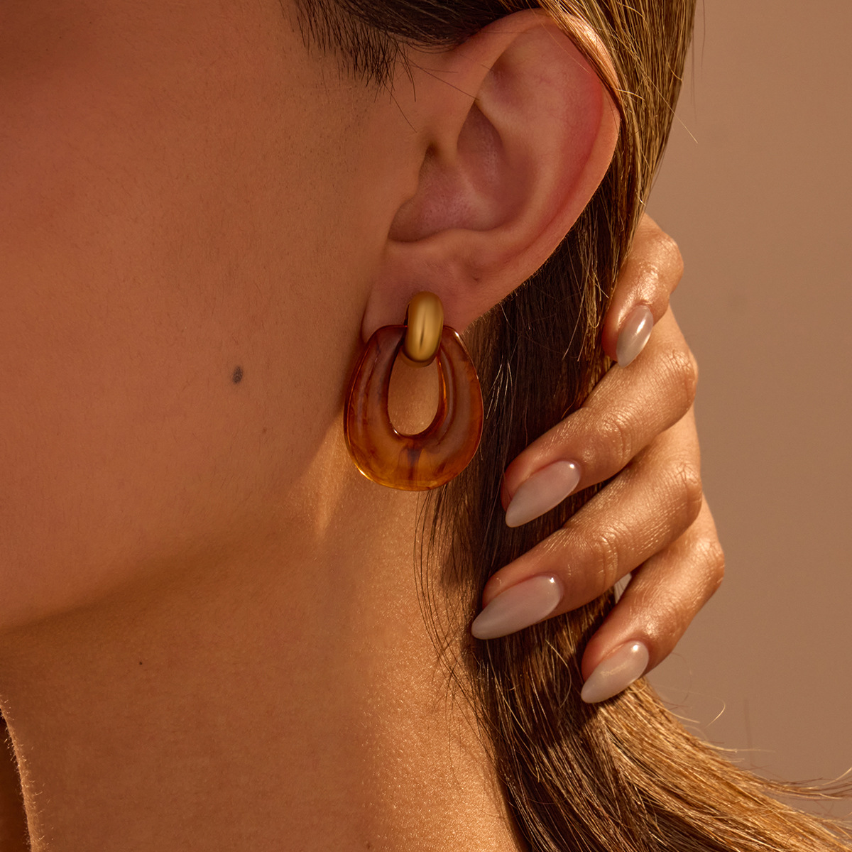 New Versatile and High end Retro style Stainless Steel Earrings with Irregular Resin Geometric Design Fashionable Ear Jewelry
