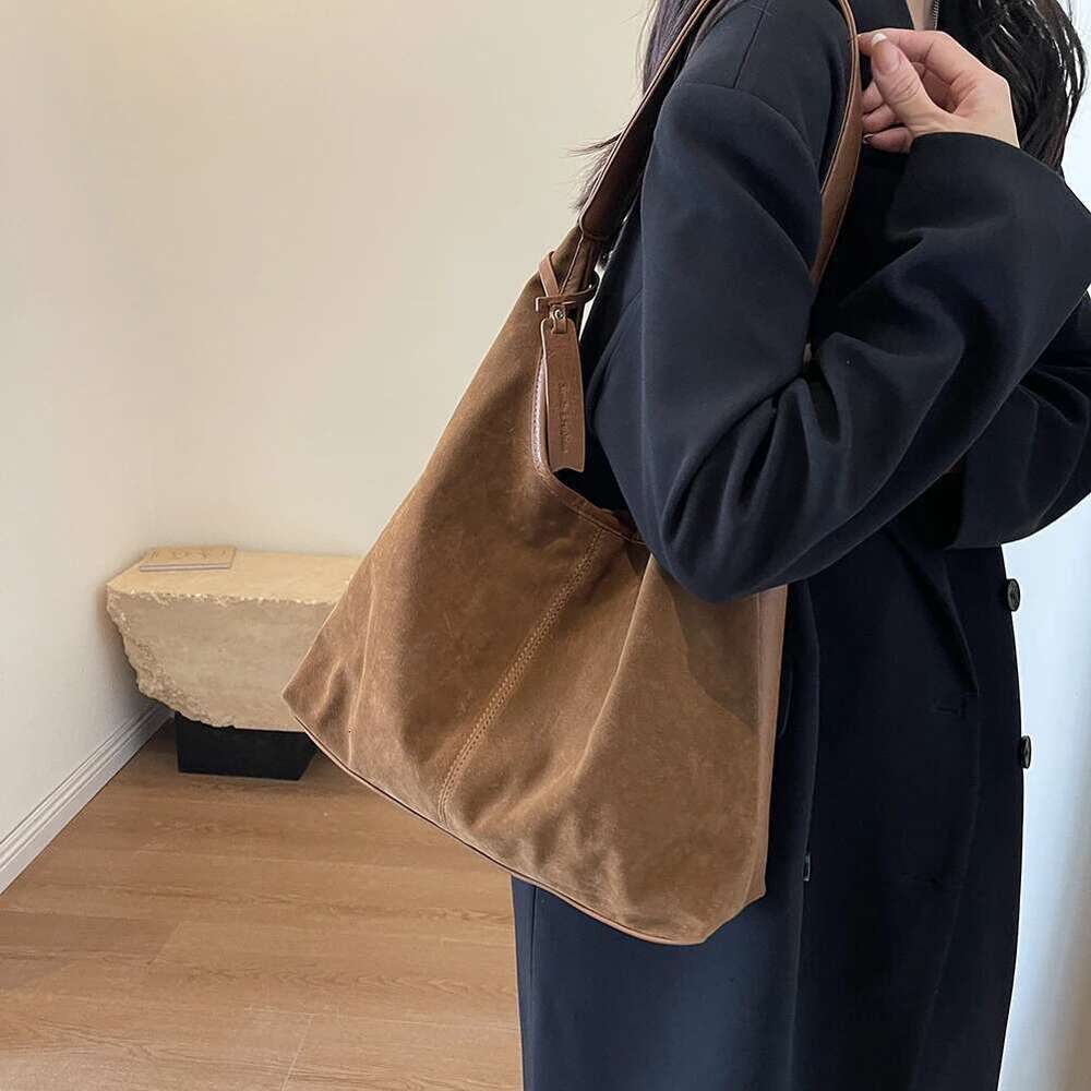 Women Suede Retro Large Capacity Stylish Commuting Single Shoulder Simple Tote Handbag Outdoor Travel Bag