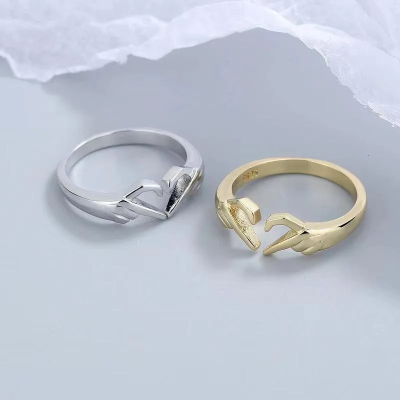 Romantic Love Hand with Heart Shaped Ring Creative Couple Silver Color Adjustable Open Rings Personality Party Jewelry Gift 250704