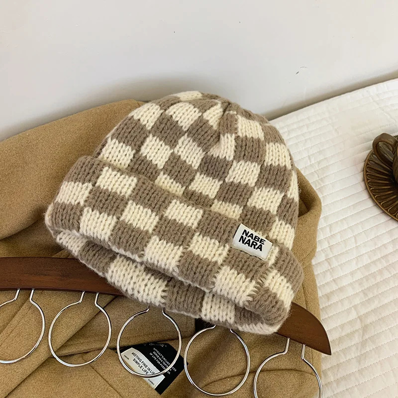 Chessboard Plaid Knit Beanies for Women Winter Korean Ins Niche Big Head Circumference Pullover Hat Japanese Retro Mens Caps 250712