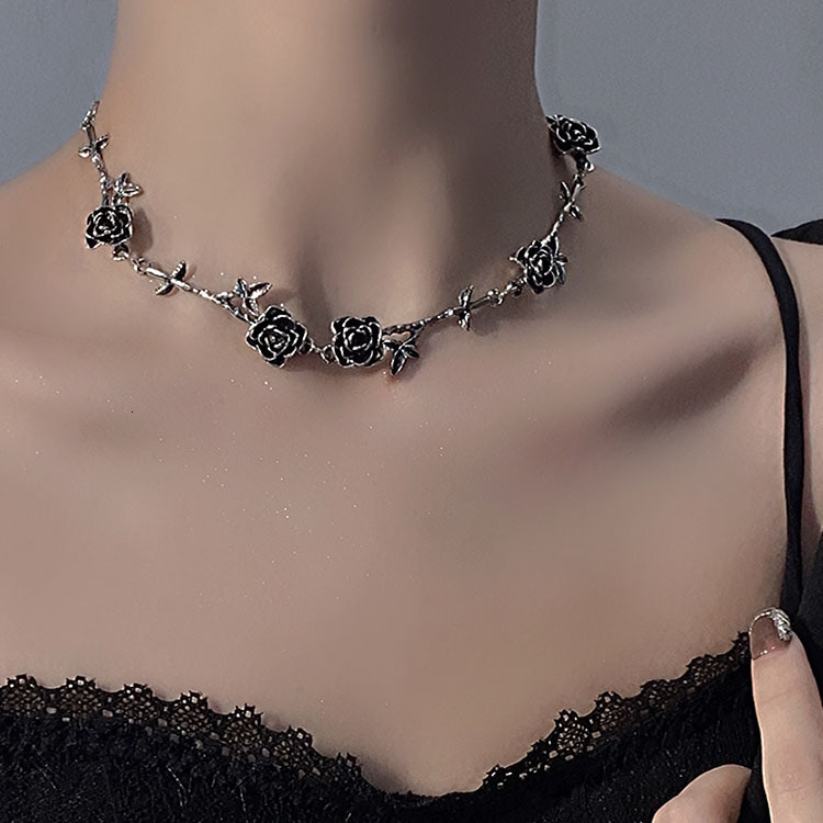 Luxury Jewelry Designer Jewelry Dark Style Thorn Rose Necklace For Women 2023 New Hot Vintage Distressed Collarbone Chain For Men Niche Hot Girl