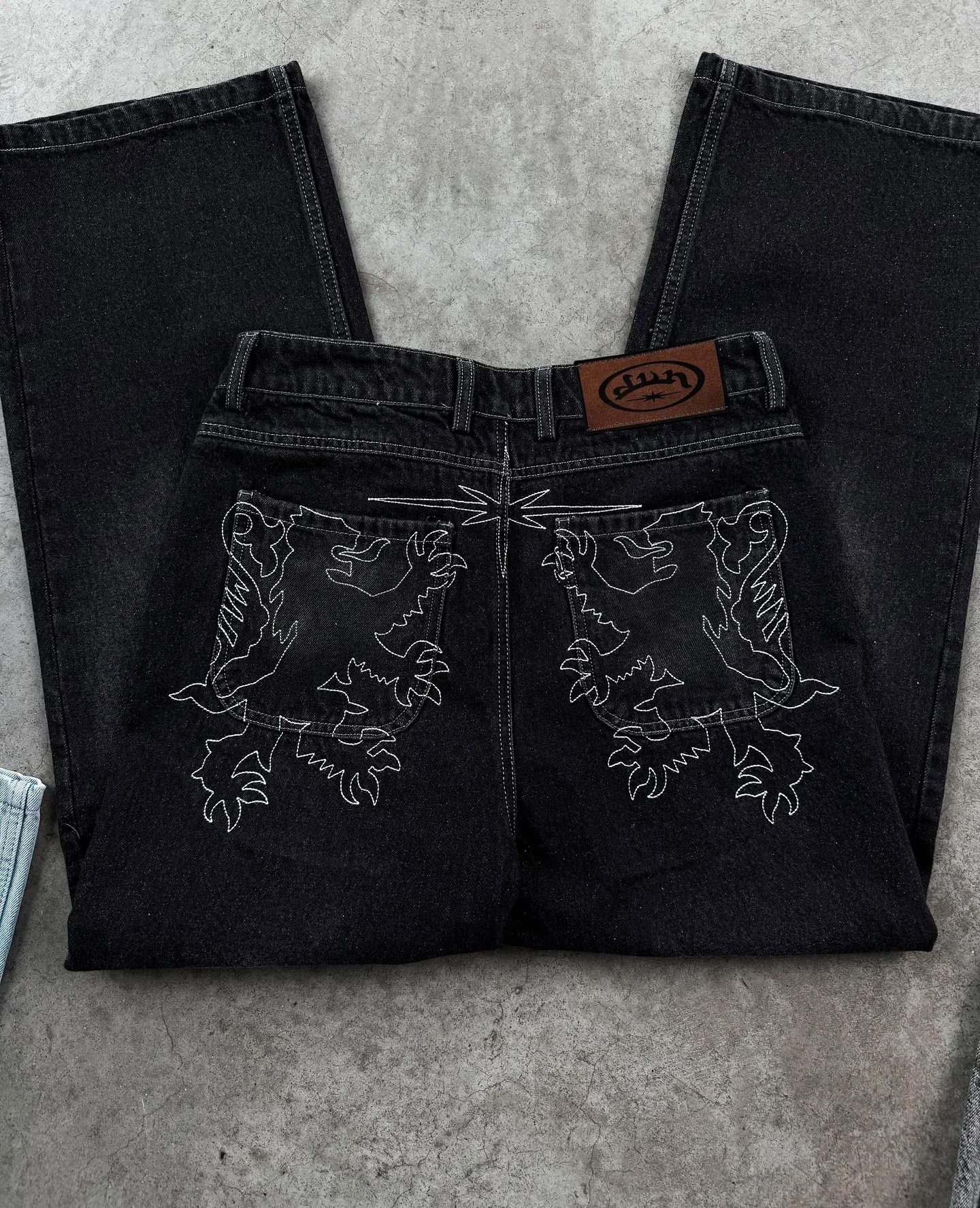 Vintage Washed Mens Baggy Straight Jeans Black Lion Pattern Embroidery High Street Denim Pants Streetwear Women Y2k Trousers 250708