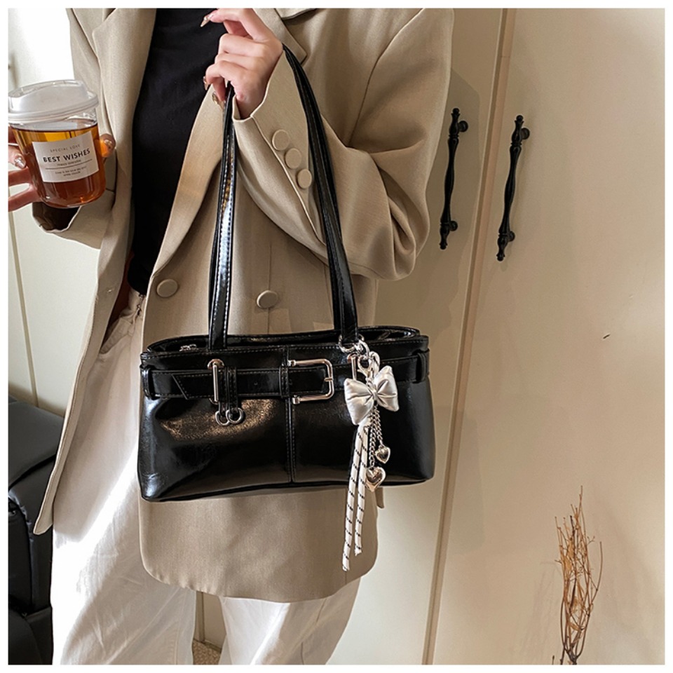 Belt Buckle Design Shoulder Satchels Bag For Women New Luxury Designer Handbags Branded Fashion Casual Totes With Pendant Sac