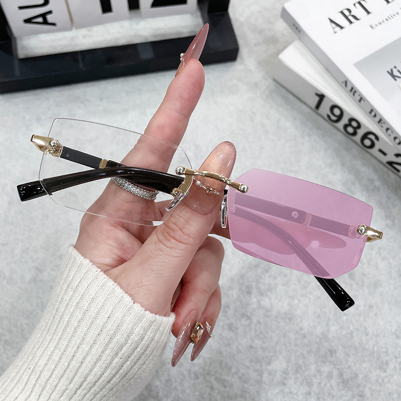 Designer Luxury Eyewear: New Frameless Fashion Color-changing Glasses. Trendy And Cutting-edge Color-changing Without Prescription, Frameless Photochr