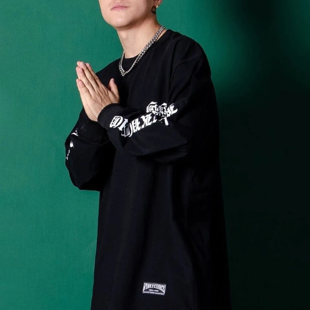 Men Clothing American Retro Street Loose Long Sleeved Graffiti T Shirt Round Neck Bottoming Top Hip Hop T Shirt 250711