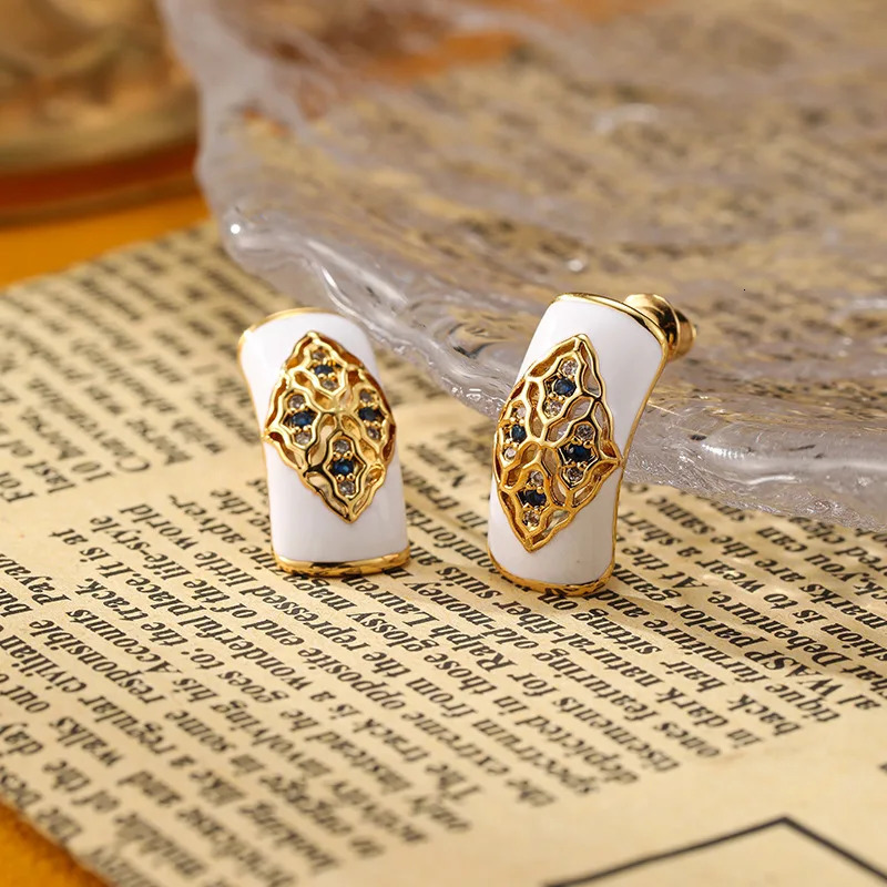 SUYU Jewelry Summer Retro Geometry White Drip Glazed Earrings For Womens Light Fashion Earrings Fashion Jewelry 250711