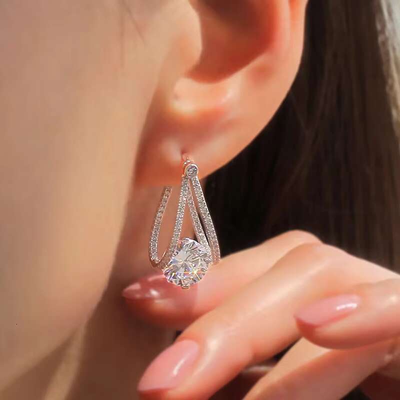 Exquisite Sparkling Round Crystal Cubic Zirconia Earrings Engagement Party Luxury Silver Plated Hoop Earrings Women