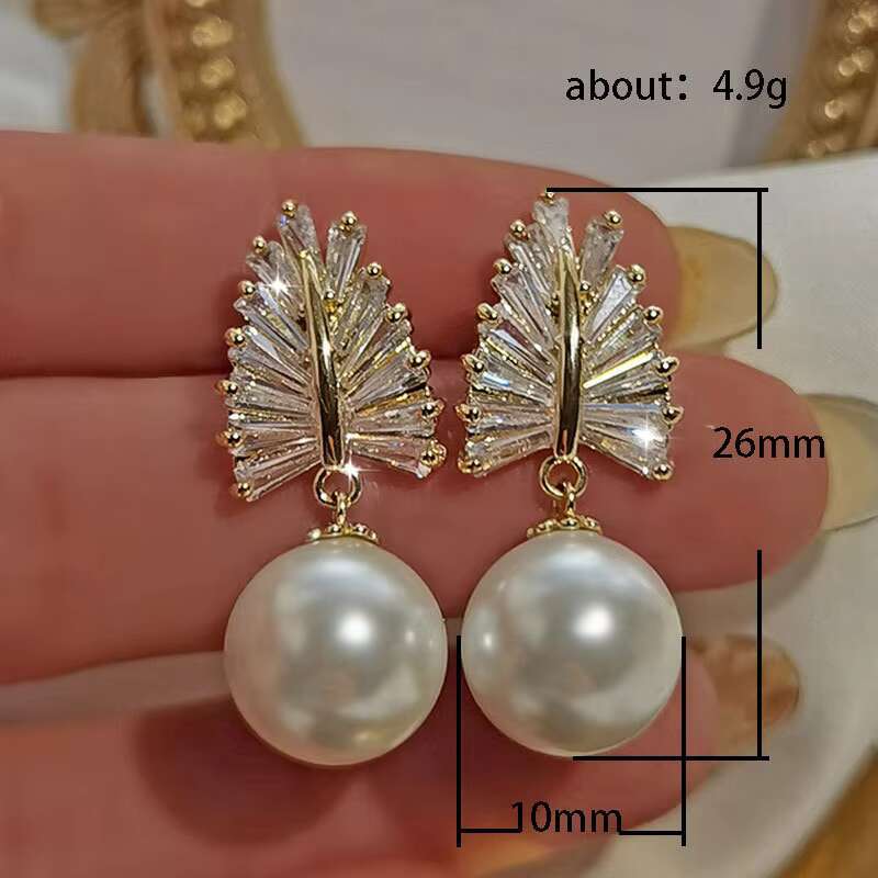 Elegant Gold Plated Round Freshwater Pearl Jewelry Women Leaf Shaped Cubic Zirconia Shiny Diamond Pendant Earrings