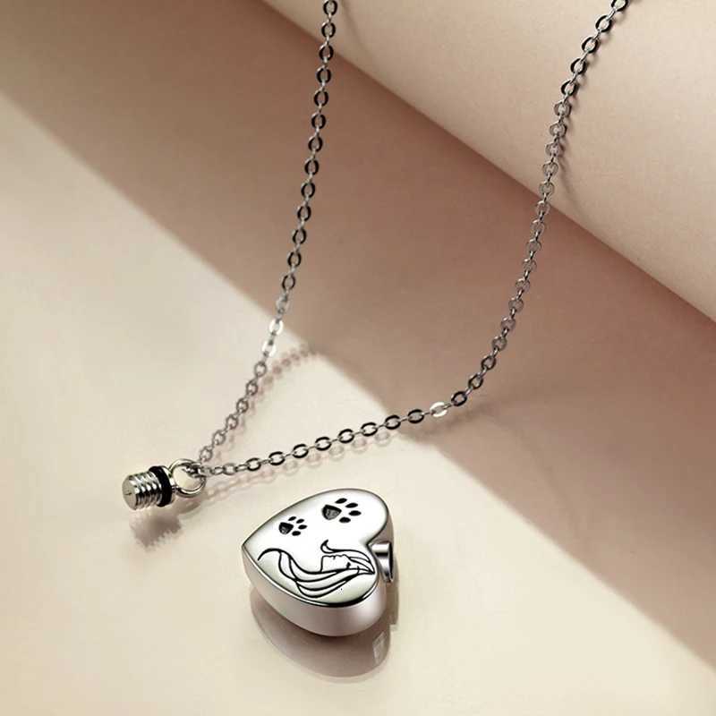 5 Stys Love Footprints Ashes Urn Necklace For Lovers Ashtray Souvenir Pet Loss Creative Pendant Necklaces W250712
