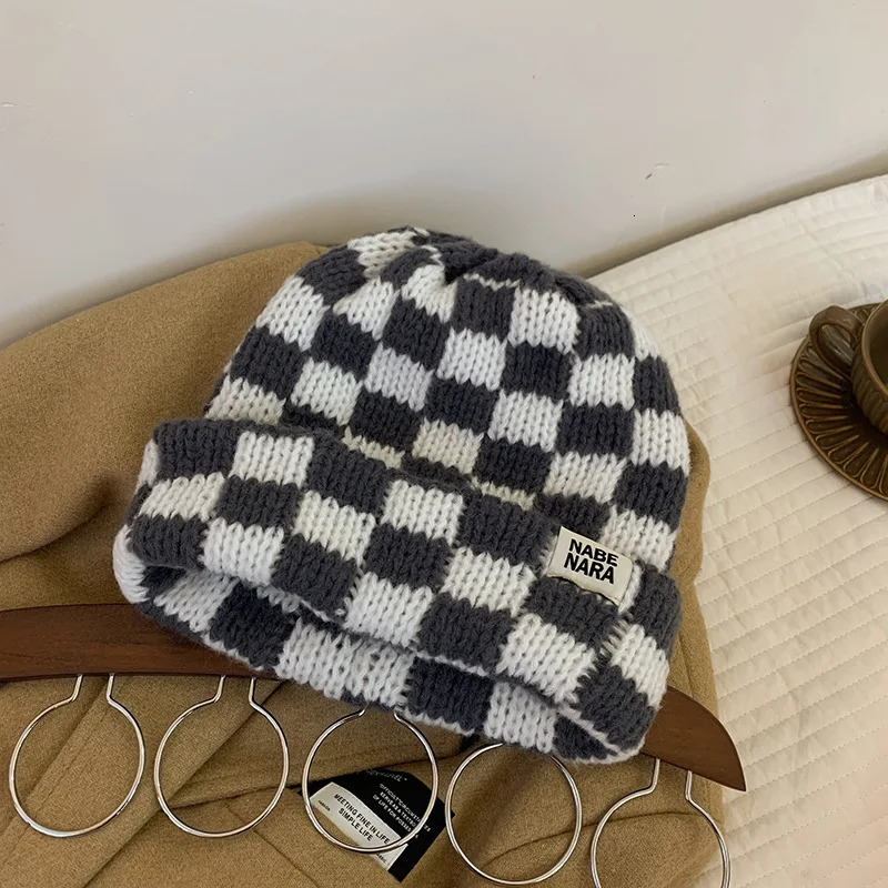 Chessboard Plaid Knit Beanies for Women Winter Korean Ins Niche Big Head Circumference Pullover Hat Japanese Retro Mens Caps 250712