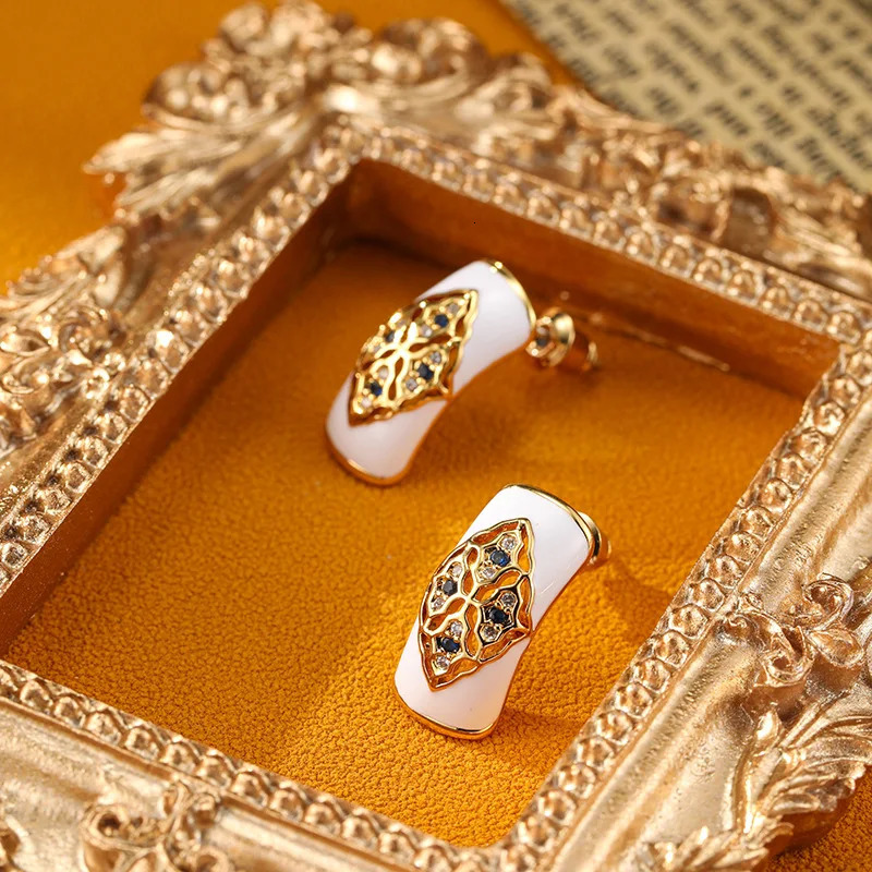 SUYU Jewelry Summer Retro Geometry White Drip Glazed Earrings For Womens Light Fashion Earrings Fashion Jewelry 250711