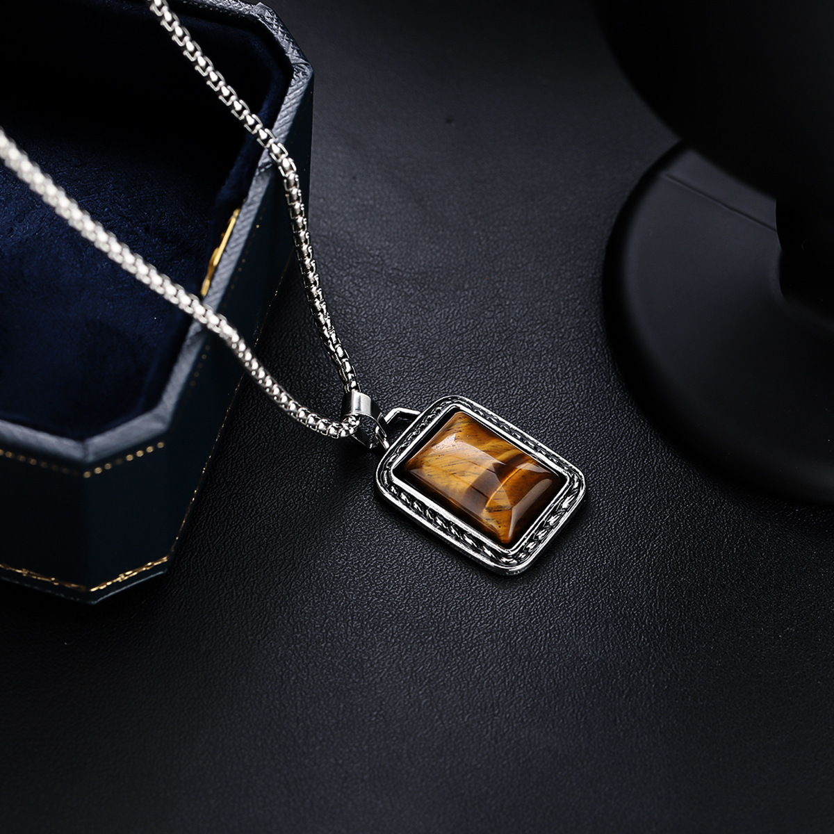 Luxury Jewelry Designer Jewelry Necklace For Men Amber Color Titanium Steel Non-fading High-end Feel Personality Light Luxury Style Design Accessory F