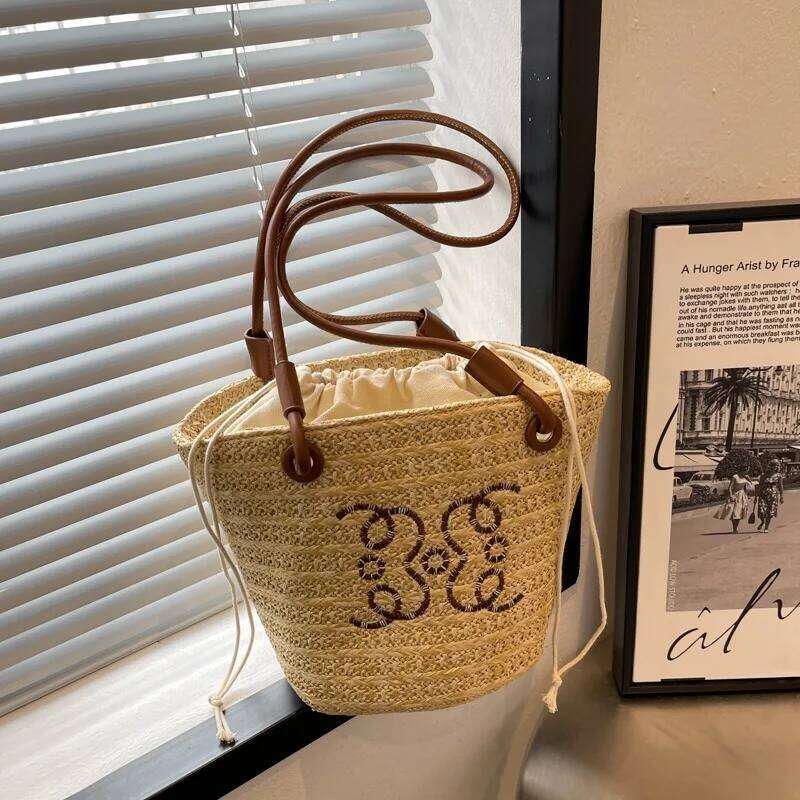 Niche weaving underarm small female 2025 summer new hundreds of beach straw bag fashion texture single shoulder bucket bags