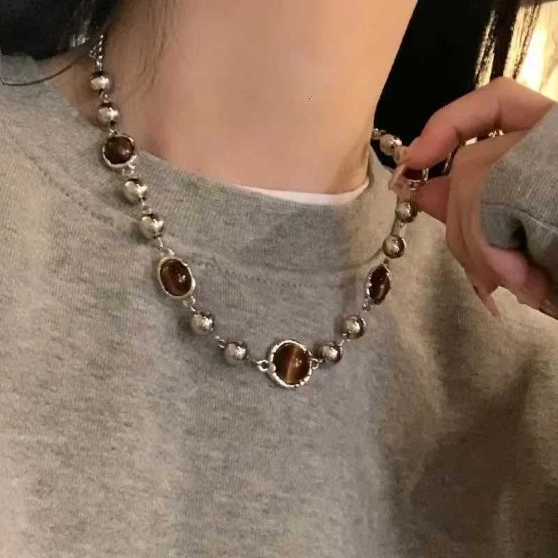 Vintage Ather Brown Stone Pendant Necklace Wens Retro Stacking Choker Tpeent Clavic Chain Hip Hop Jewelry Accory W250712
