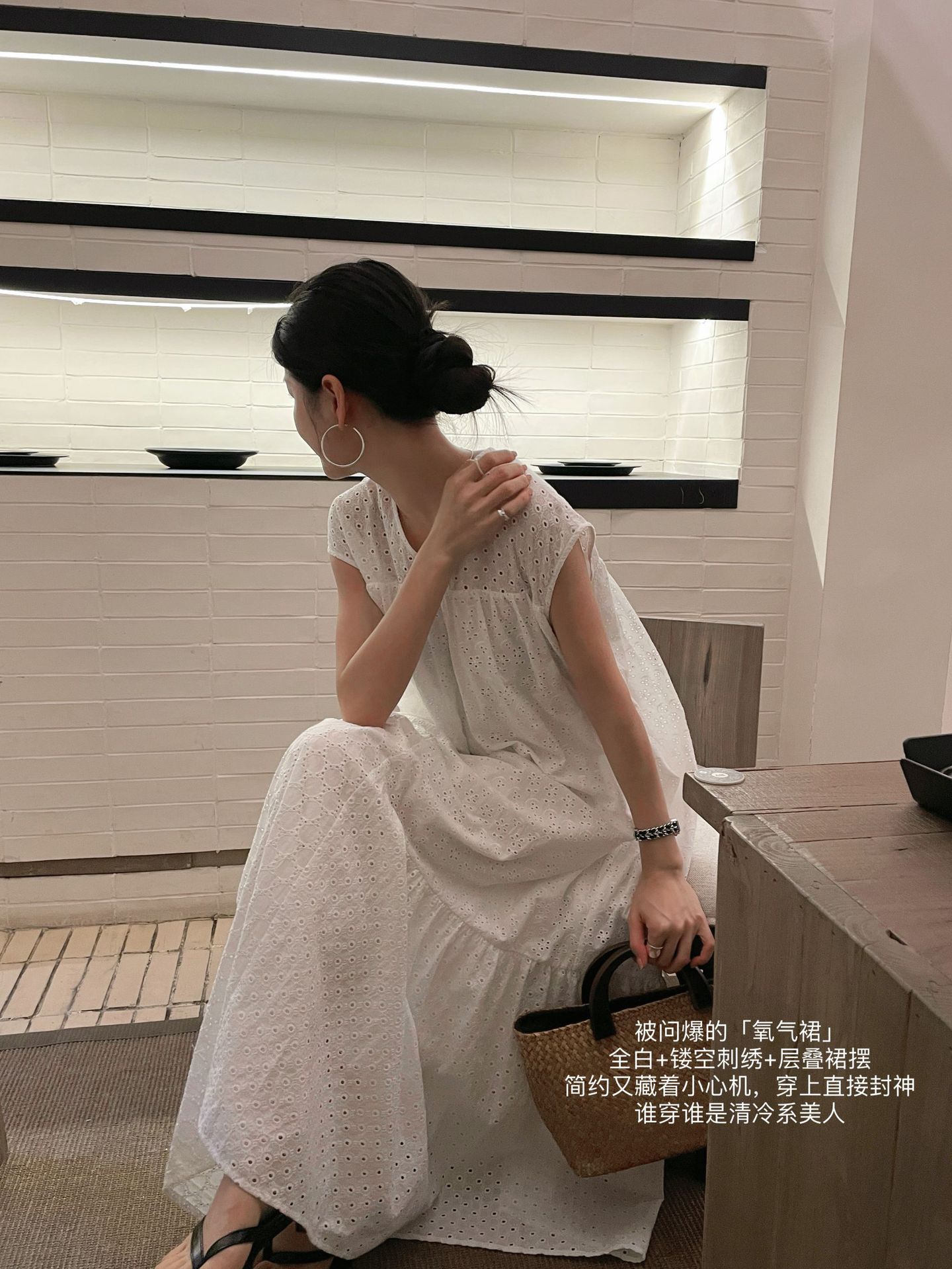 XR310 Irregular niche design hook flower hollow V-neck dress