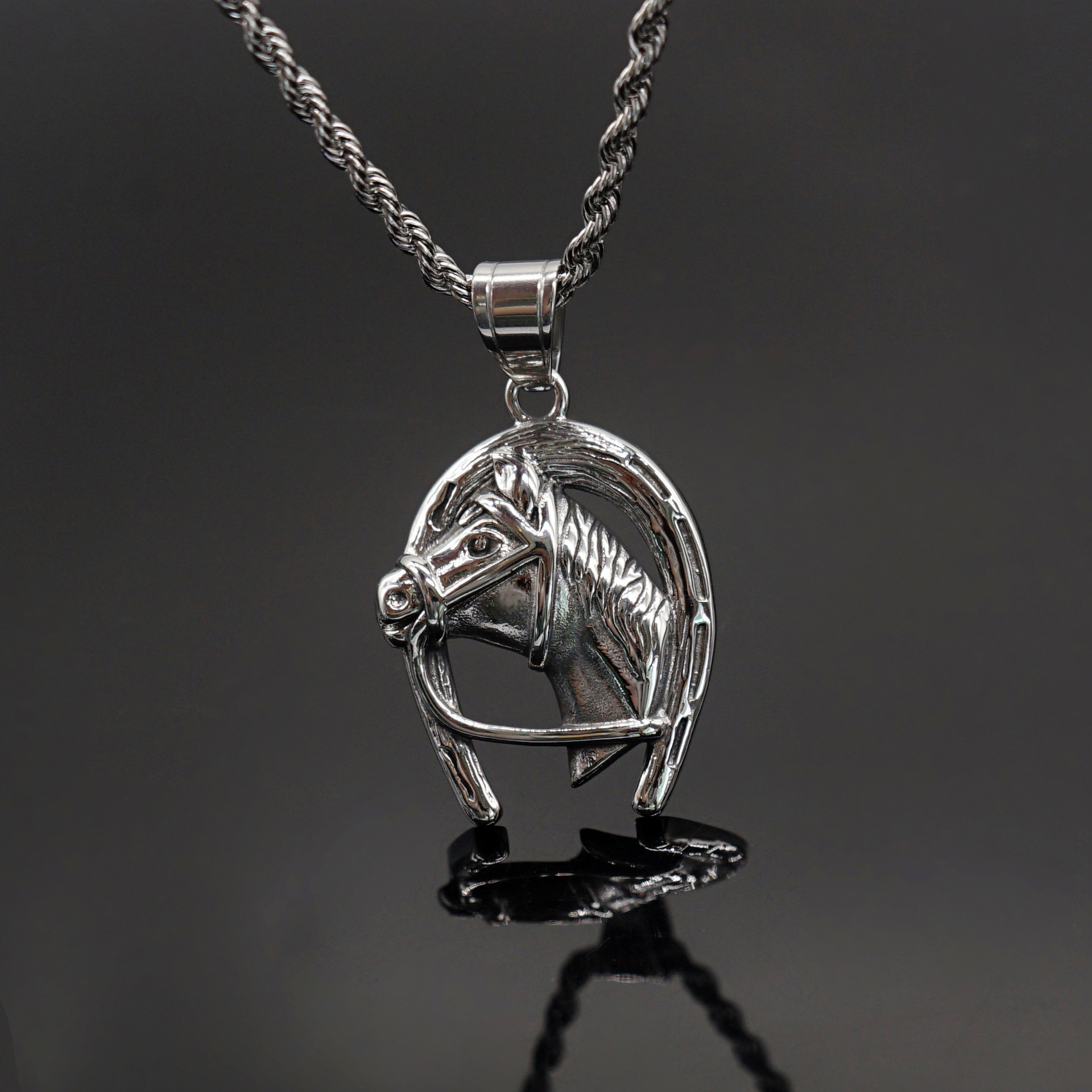Luxury Jewelry Designer Jewelry European And American Cross-border Hip-hop New Animal Jewelry Stainless Steel U-shaped Horse Head Pendant Necklace