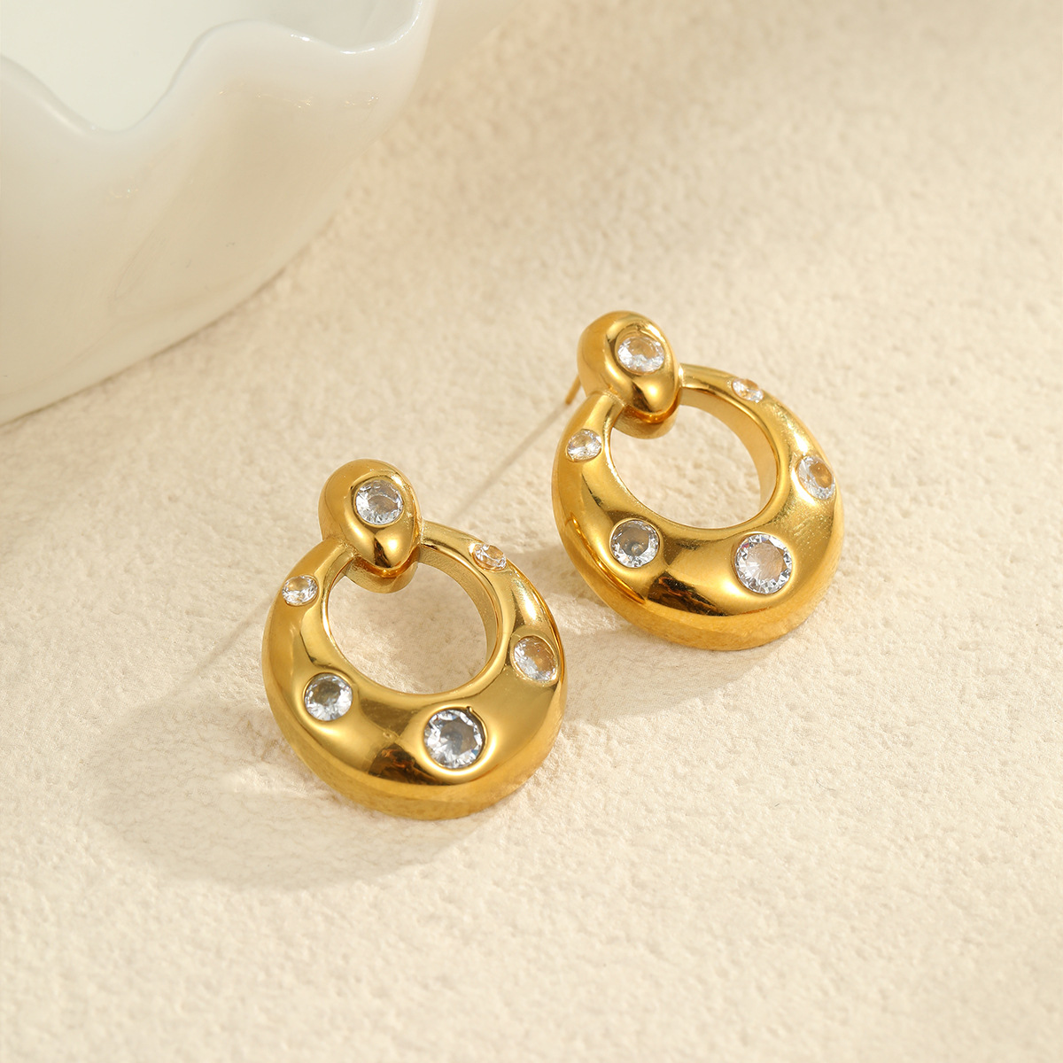 European and American Retro inspired Stainless Steel Earrings Inlaid with Cubic Zirconia Creative and High end Ear Jewelry