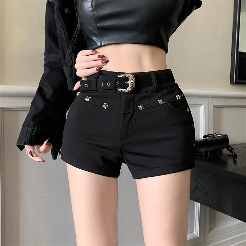 2025 Summer new women's pants black rivet casual shorts women's summer hot girl high waist slim straight leg pants tight shorts outdoor new 