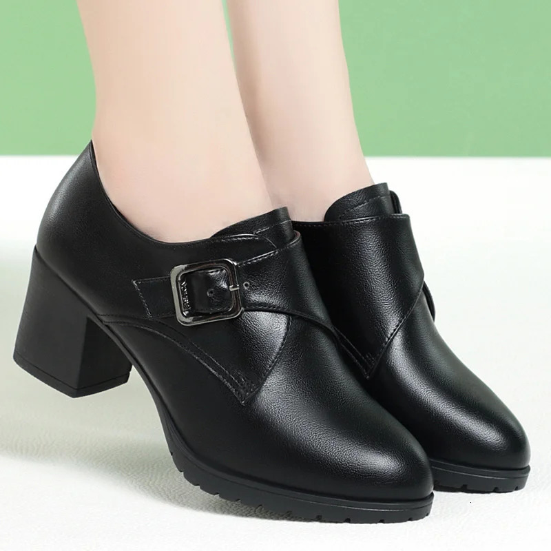 Spring Autumn Mid Aged and Elderly Mothers Shoes Soft Leather Soft Sole Fashion Comfort Women Wedge Heels Shoes 250707