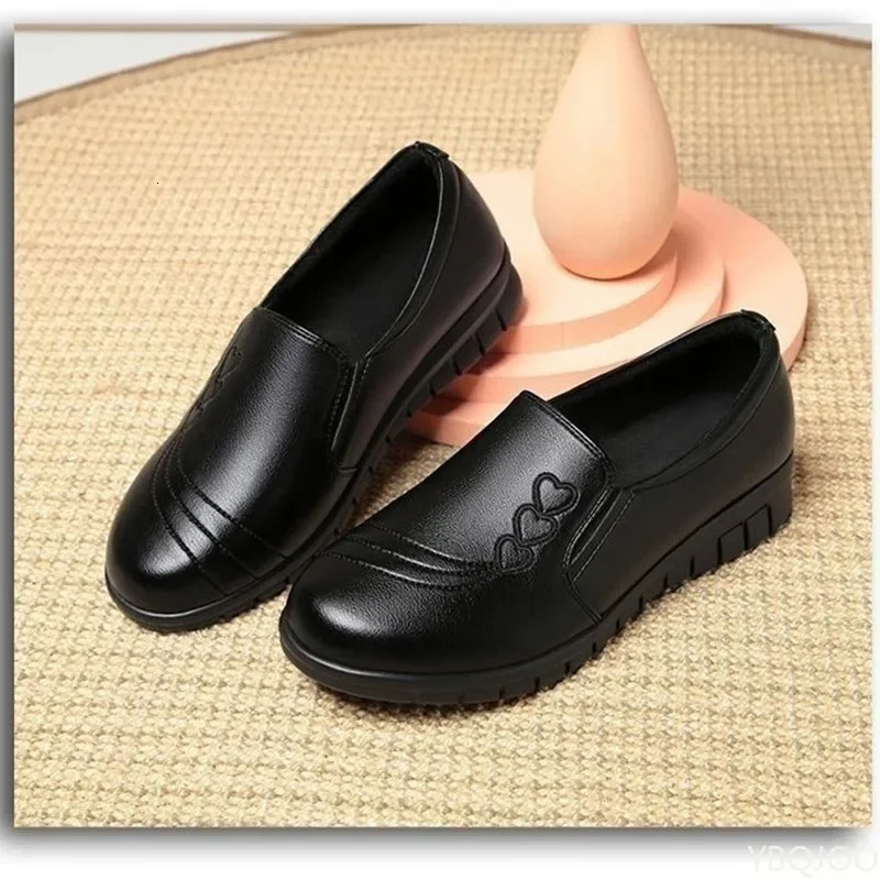 2025 Black anti slip work Shoes Womens Barefoot Mom Flats Kitchen waterproof shoes Soft leather comfortable ladies flat Zapatos 250707