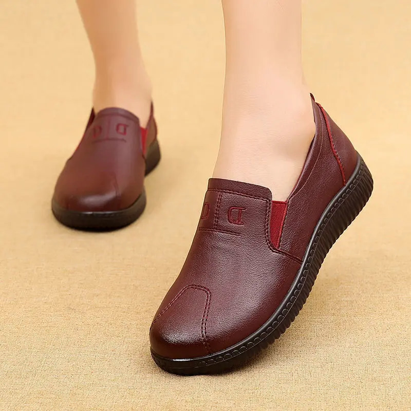 Mom Leather Shoes for Woman Comfortable Spring Summer Black Loafer Shoes Mother Ladies Soft Sole Lazy Flats Shoes 250707